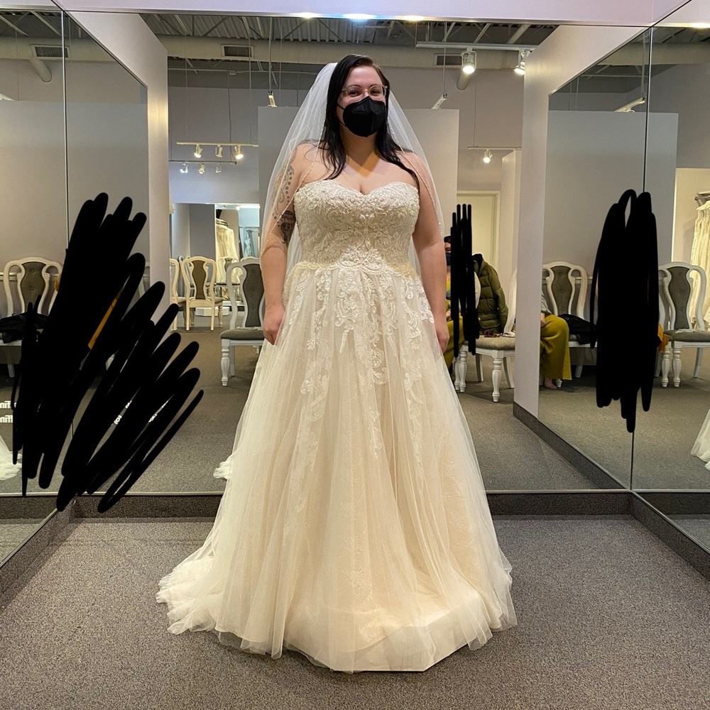 Size 16 unworn wedding ballgown